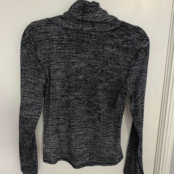 Lulu lemon pullover - Picture 2 of 2